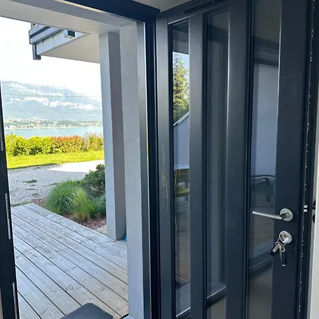 Joli Avec Superbe Vue Sur Le Du Bourget Lägenhet Bourdeau
